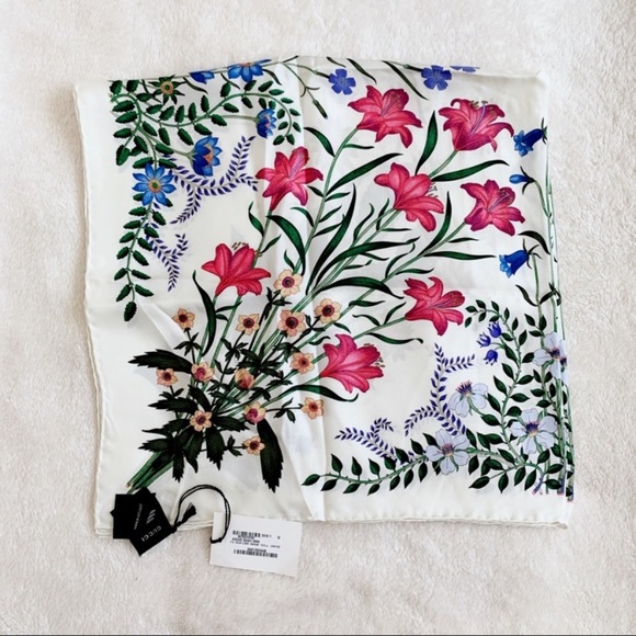 NWT Authentic Gucci Tweet Silk Flora Print Scarf​ - Picture 3 of 8